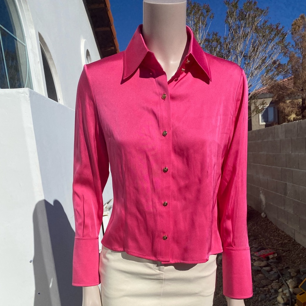 Amazing, pink, silk St. John shirt in size 2